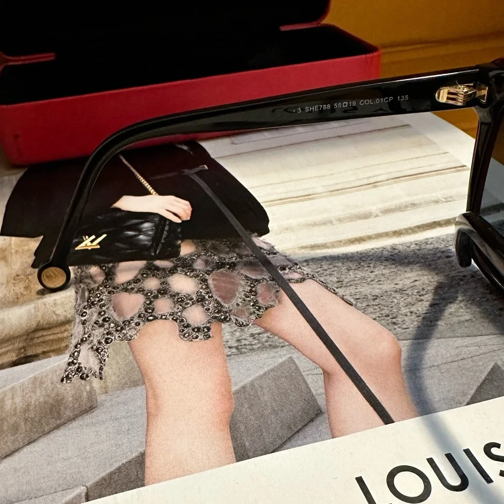 Carolina Herrera Sunglasses - Picture 5 of 8